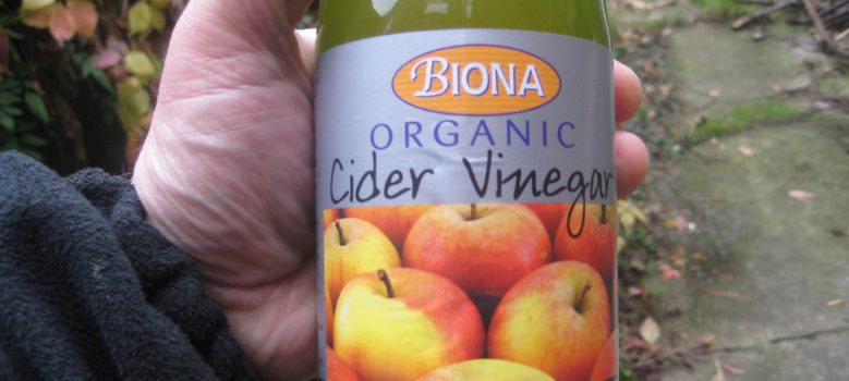 (Top 8) Apple Cider Vinegar Benefits For Hair